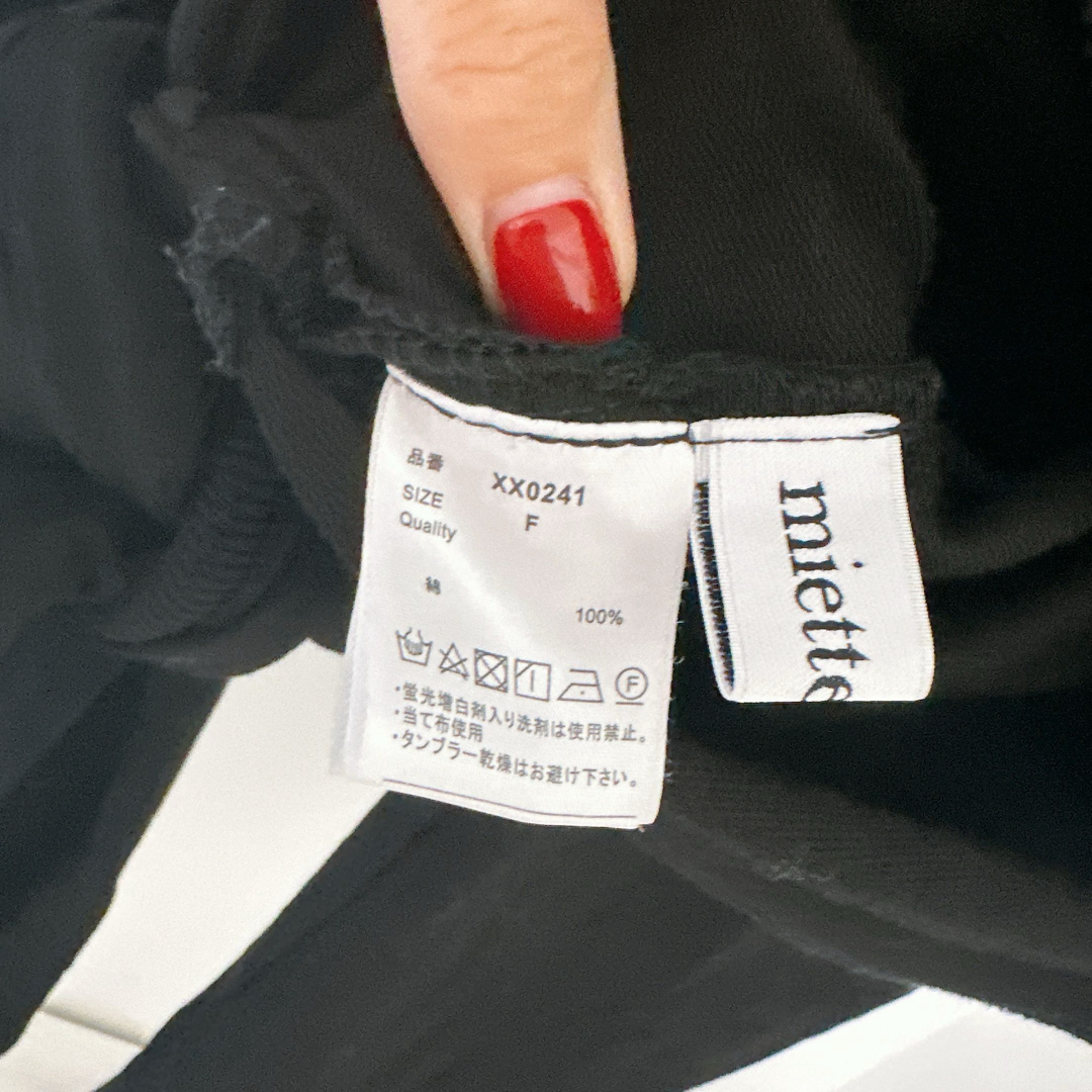 miette 黒　ロンT トップス レディースのトップス(Tシャツ(長袖/七分))の商品写真