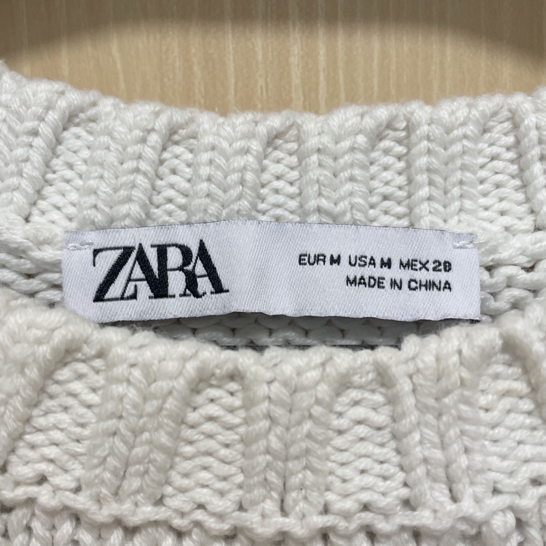 ZARA(ザラ)の最終値下げ ZARA ニットベスト M ホワイト ノースリーブ レディースのトップス(Tシャツ(半袖/袖なし))の商品写真