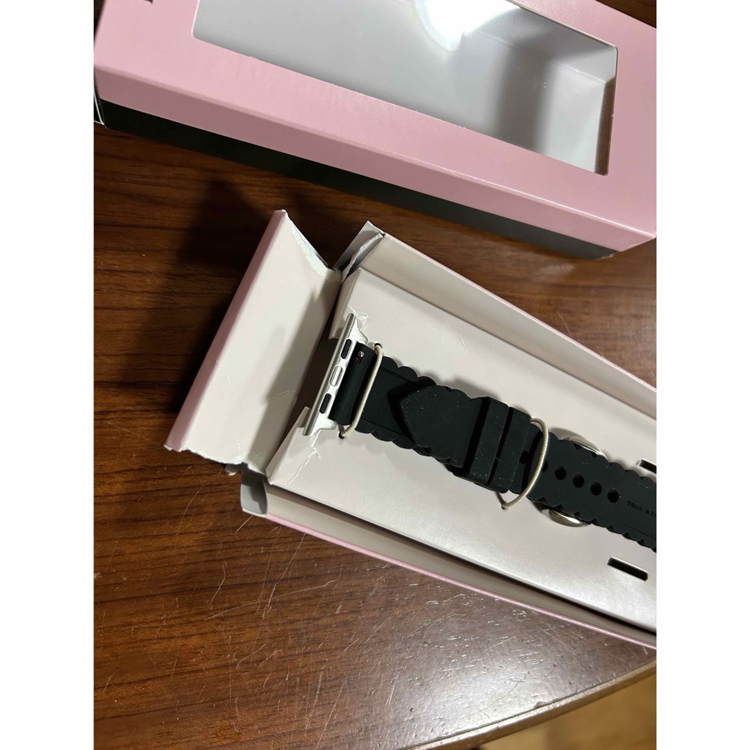 kate spade new york(ケイトスペードニューヨーク)のスカラップ シリコン ストラップ ハンドメイドのスマホケース/アクセサリー(スマホストラップ/チャーム)の商品写真