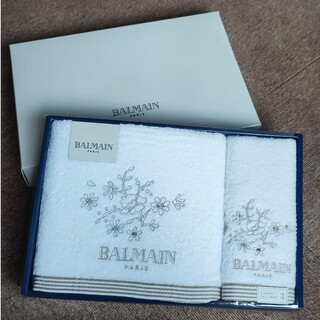 バルマン(BALMAIN)の【BALMAIN】バスタオル１枚、ハンドタオル１枚(タオル/バス用品)