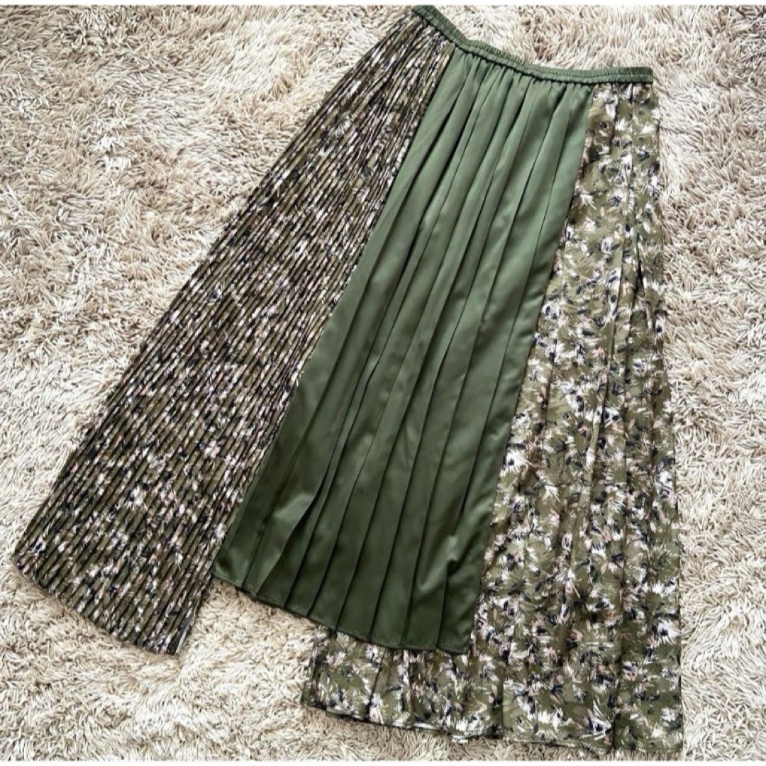 ELENDEEK(エレンディーク)の美品　ELENDEEK フラワーペイントプリーツスカート レディースのスカート(ひざ丈スカート)の商品写真