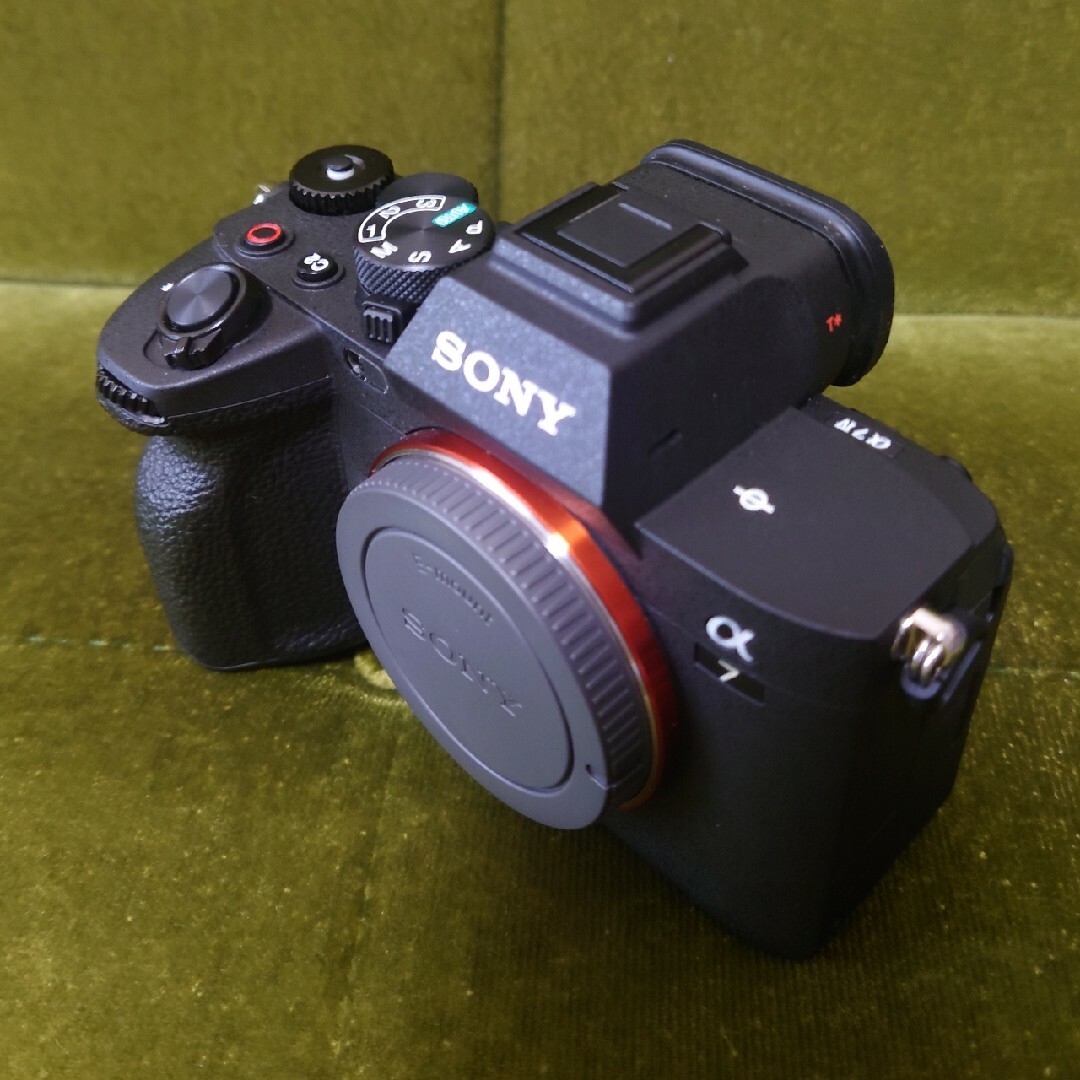 SONY(ソニー)の【美品】SONY α7IV ボディ 付属品完備 ショット数少なめ スマホ/家電/カメラのカメラ(ミラーレス一眼)の商品写真