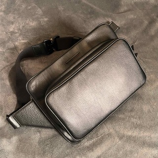 【美品/一度のみ使用】　ベルトバッグ for iPad(ボディーバッグ)