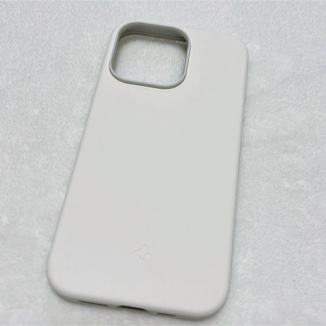 Spigen iPhone13Pro ケース シリコン 衝撃吸収 マット感 白 スマホ/家電/カメラのスマホアクセサリー(iPhoneケース)の商品写真