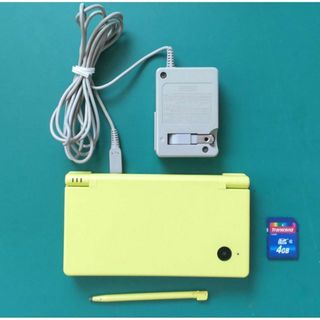 ニンテンドーDS(ニンテンドーDS)の【中古・良品】ニンテンドーDSi Lime Green充電器SDCard付B21(携帯用ゲーム機本体)