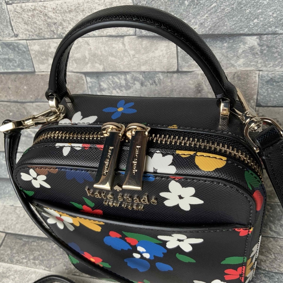 kate spade new york(ケイトスペードニューヨーク)のkate spadeショルダーバッグ  デイジー セーリング フローラル PVC レディースのバッグ(ショルダーバッグ)の商品写真