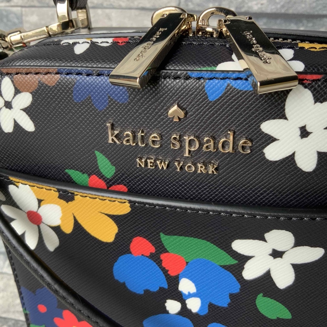 kate spade new york(ケイトスペードニューヨーク)のkate spadeショルダーバッグ  デイジー セーリング フローラル PVC レディースのバッグ(ショルダーバッグ)の商品写真