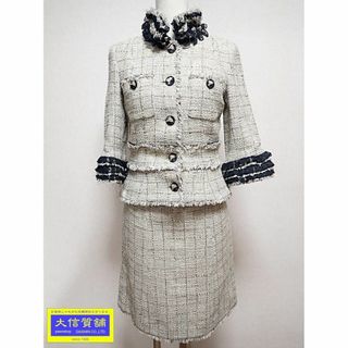 シャネル(CHANEL)のCHANEL シャネル セットアップ スカート ベージュ ラメ フリル ツイード 36 七分袖 2010春夏 中古B+ 【送料無料】 A-8475【質屋出品】(セット/コーデ)