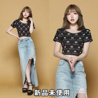 ダーリッチ DARLINGパターンTシャツ ブラック ロゴ 英字(シャツ/ブラウス(半袖/袖なし))