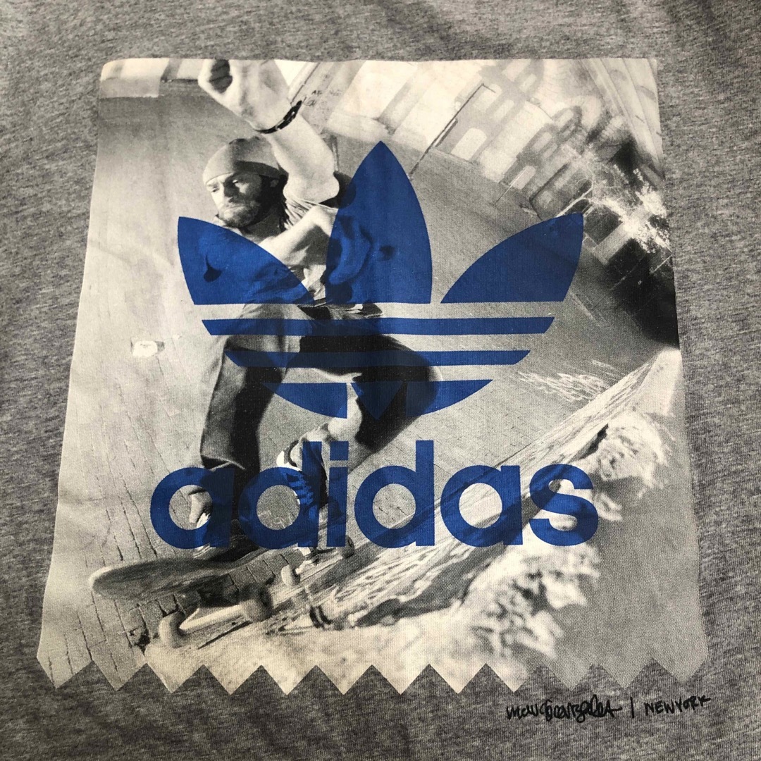 Originals（adidas）(オリジナルス)のadidas⭐️ビッグトレファイルロゴ NY スケボー Tシャツ L グレー×青 メンズのトップス(Tシャツ/カットソー(半袖/袖なし))の商品写真