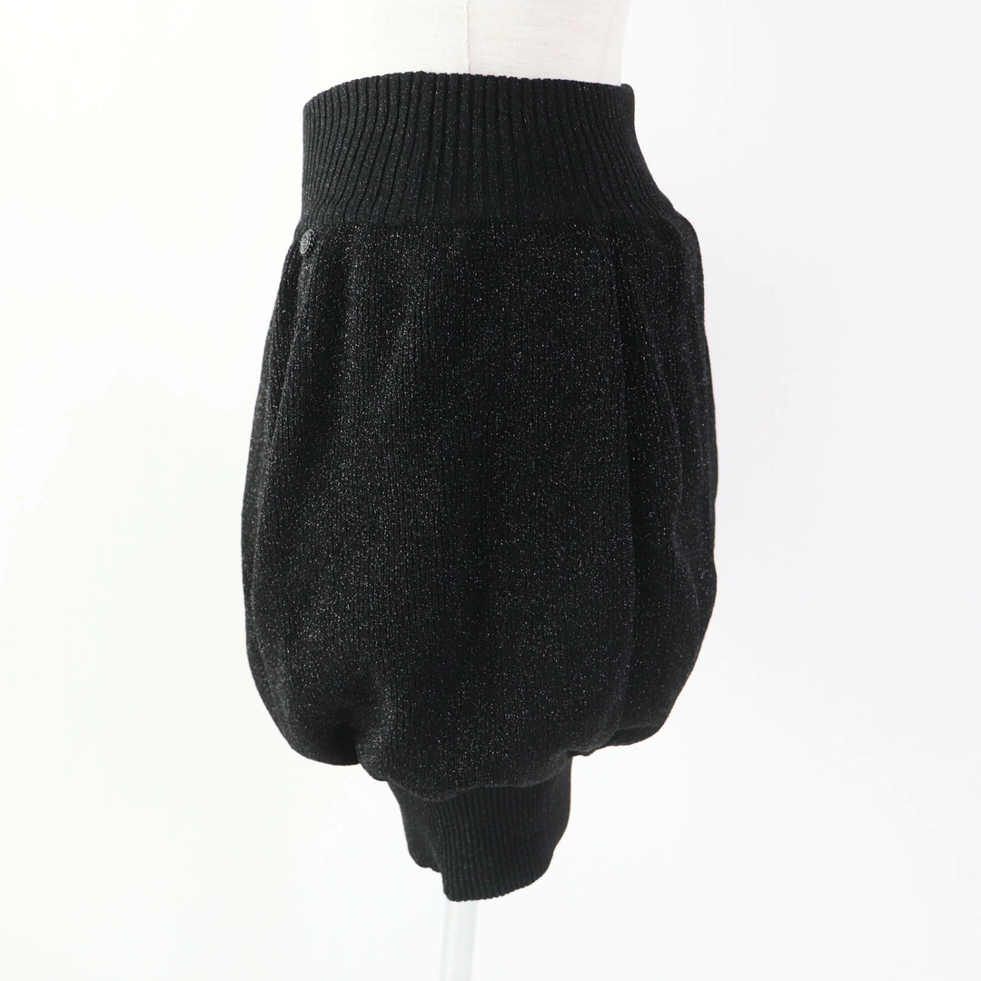 CHANEL(シャネル)の極美品◎CHANEL シャネル 08A P33467 ココマークプレート付き ラメ入り バルーン スカート ブラック シルバー系 36 イタリア製 レディース レディースのスカート(ひざ丈スカート)の商品写真
