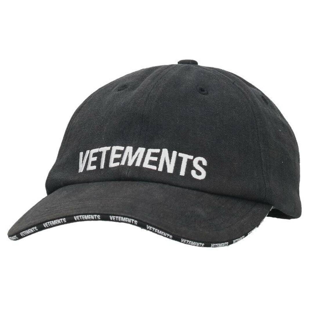 VETEMENTS(ヴェトモン)のヴェトモン ×リーボック Reebok  FQ4693 ロゴ刺繍ベースボールキャップ メンズ メンズの帽子(キャップ)の商品写真