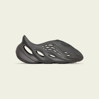 アディダス(adidas)のadidas YEEZY Foam Runner Carbon 29.5(その他)