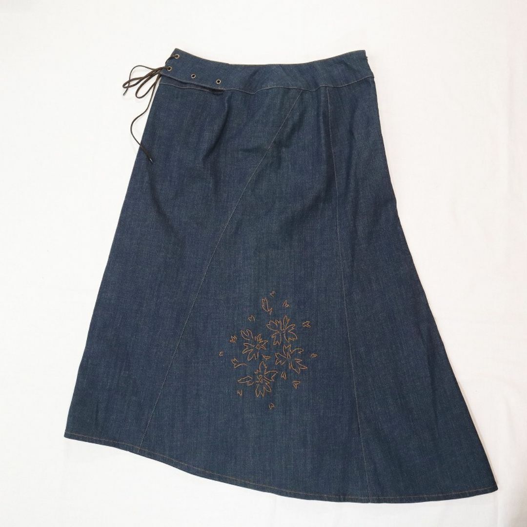 leilian(レリアン)のレリアン デニムミディ丈スカート 花柄刺繍 カジュアル ストレッチ 9 S相当 レディースのスカート(ロングスカート)の商品写真