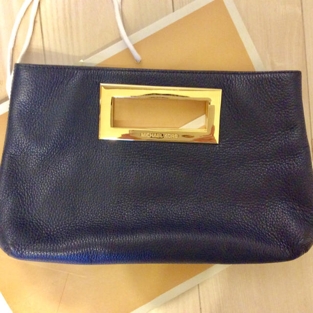 Michael Kors - マイケルコース クラッチバッグ ネイビーの通販 by sakura's shop|マイケルコースならラクマ Michael Kors - マイケルコース クラッチバッグ ネイビーの通販 by sakura's shop|マイケルコースならラクマ