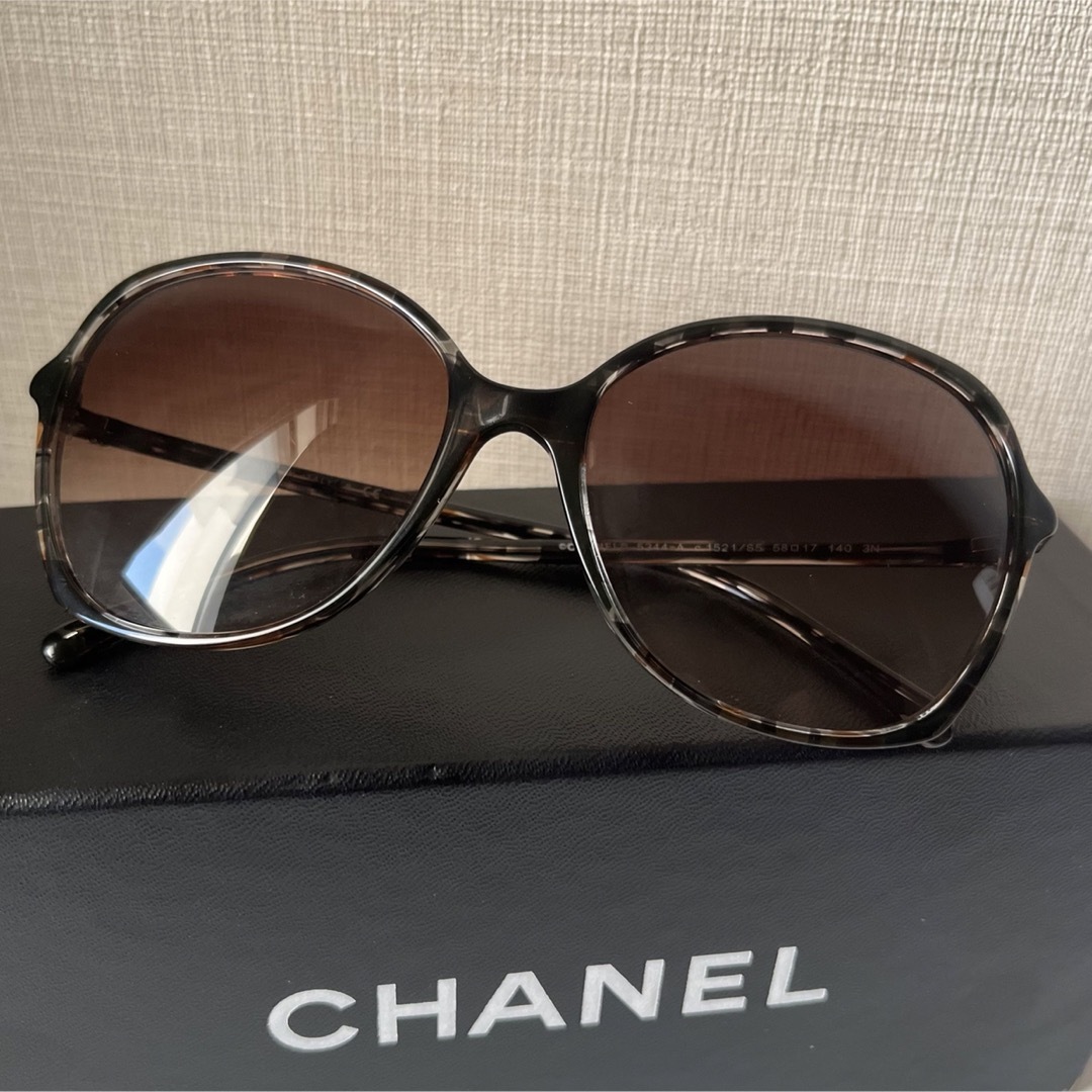 CHANEL(シャネル)のシャネル　サングラス　美品 レディースのファッション小物(サングラス/メガネ)の商品写真