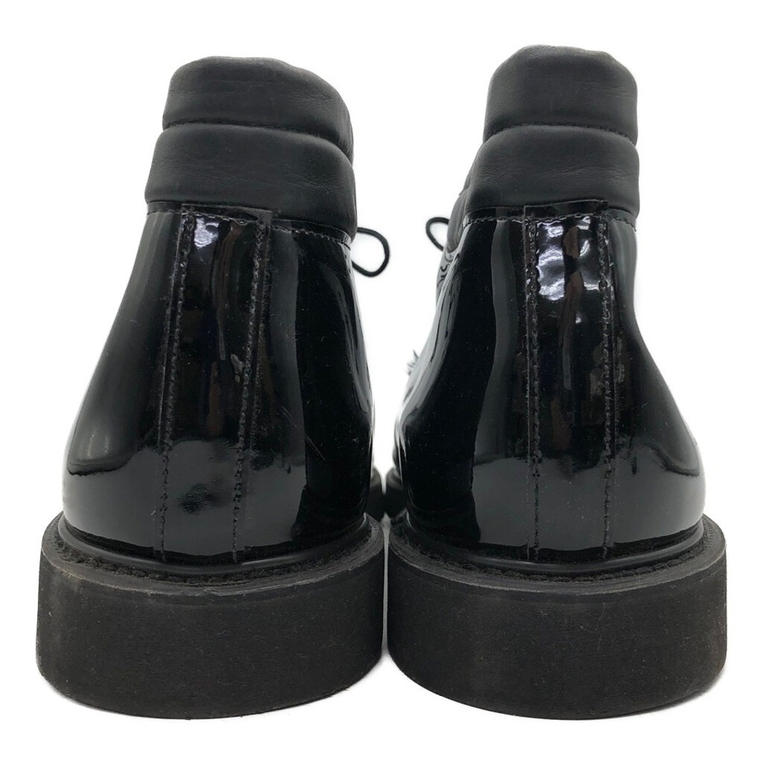 BATES チャッカ ブーツ エナメル ブラック (メンズ 12 3E) 中古 古着 KA974 メンズの靴/シューズ(ブーツ)の商品写真
