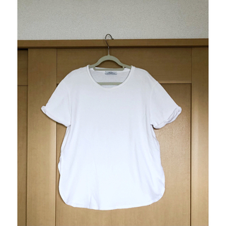 ザラ(ZARA)の【ZARA】白　トップス　Tシャツ(Tシャツ/カットソー(半袖/袖なし))