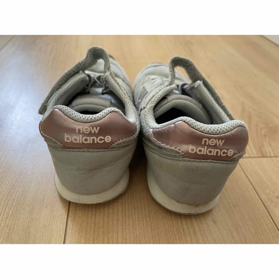 New Balance(ニューバランス)のニューバランス 373 18cm スニーカー マジックテープ 靴 グレー キッズ/ベビー/マタニティのキッズ靴/シューズ(15cm~)(スニーカー)の商品写真