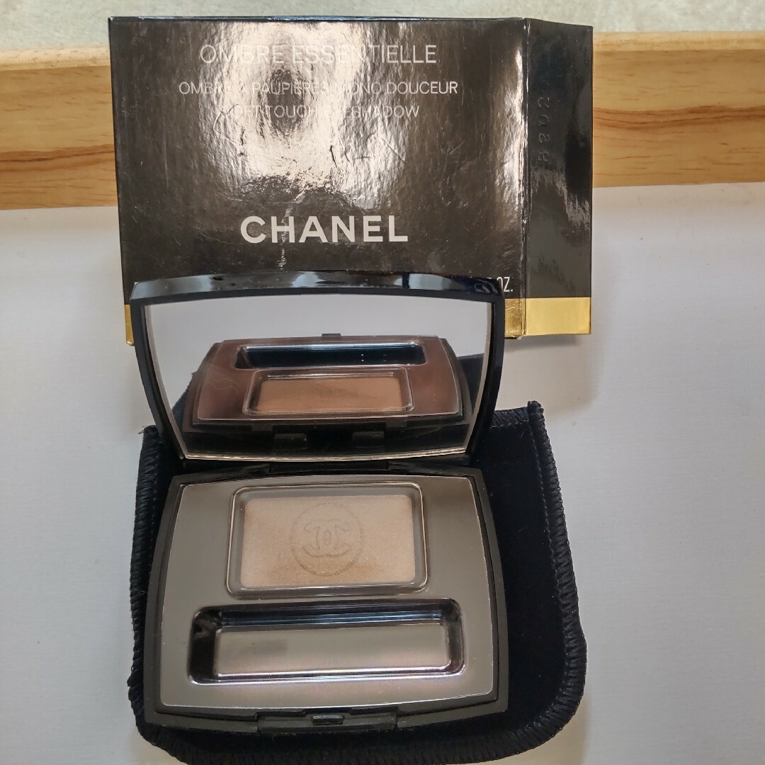 CHANEL(シャネル)の未使用 CHANEL アイシャドウ 45 SAFARI コスメ/美容のベースメイク/化粧品(アイシャドウ)の商品写真