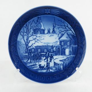 ロイヤルコペンハーゲン(ROYAL COPENHAGEN)の美品 ROYAL COPENHAGEN ロイヤルコペンハーゲン 1995年「マナーハウスでのクリスマス」 イヤープレート 飾り皿 インテリア SU6673P (食器)