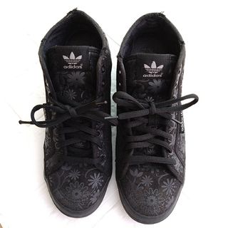 アディダス(adidas)のadidas　アディダス　花柄　スニーカー　レディース　ブラック　黒　25.0(スニーカー)