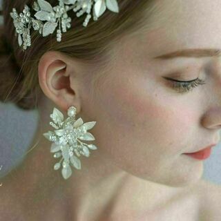 シルバー パール ピアス ウェディングアクセサリー 結婚式 美しい 真珠 a(ウェディングドレス)