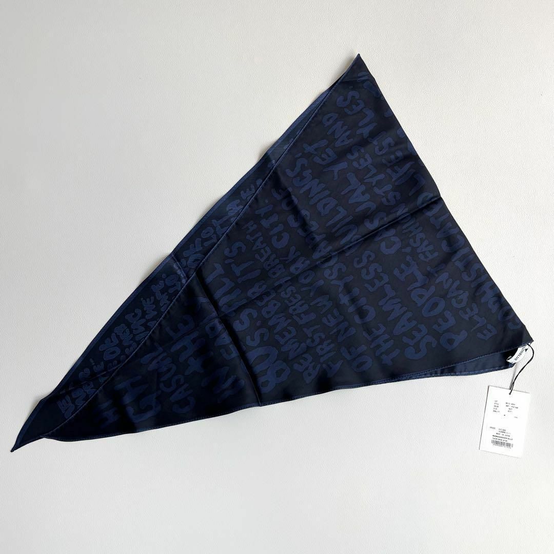 MADISONBLUE(マディソンブルー)の新品　マディソンブルー　シルク　プリントスカーフ　ネイビー レディースのファッション小物(バンダナ/スカーフ)の商品写真