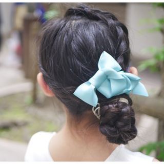 「巻貝風リボン」　水色に近い薄緑　ヘアアクセ　可愛い　上品　オシャレ　