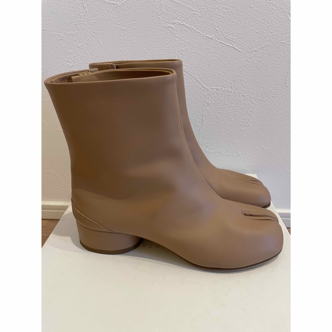 Maison Martin Margiela(マルタンマルジェラ)のmaison margiela マルジェラ tabi ブーツ ベージュ 35 レディースの靴/シューズ(ブーツ)の商品写真