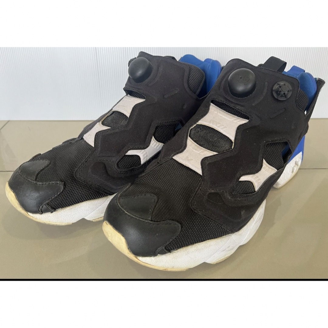 Reebok(リーボック)のリーボック/インスタ/ポンプフューリー/27cm/BS9139/青黒白/送料無料 メンズの靴/シューズ(スニーカー)の商品写真