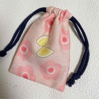 ハンドメイド ☆ 9×6  小さな巾着袋 お守り袋 ミニ巾着 印鑑袋 蝶 ピンク(その他)