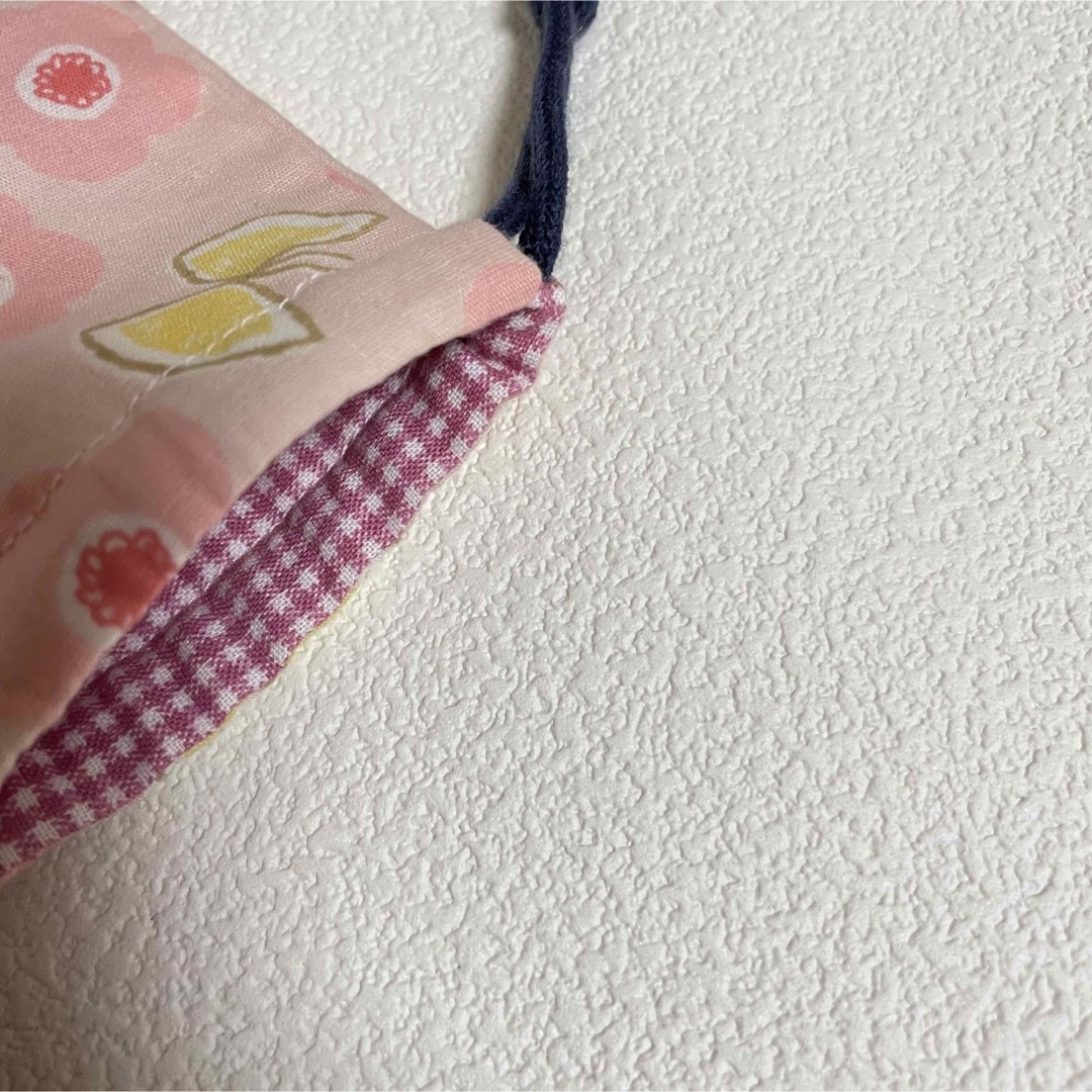 ハンドメイド ☆ 10.5×7  小さな巾着袋 お守り袋 ミニ巾着 蝶 ピンク ハンドメイドのファッション小物(その他)の商品写真