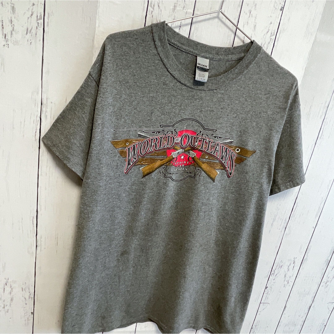 GILDAN(ギルタン)のUSA古着　GILDAN　Tシャツ　L　グレー　プリント　車　カー　レース　ロゴ メンズのトップス(Tシャツ/カットソー(半袖/袖なし))の商品写真