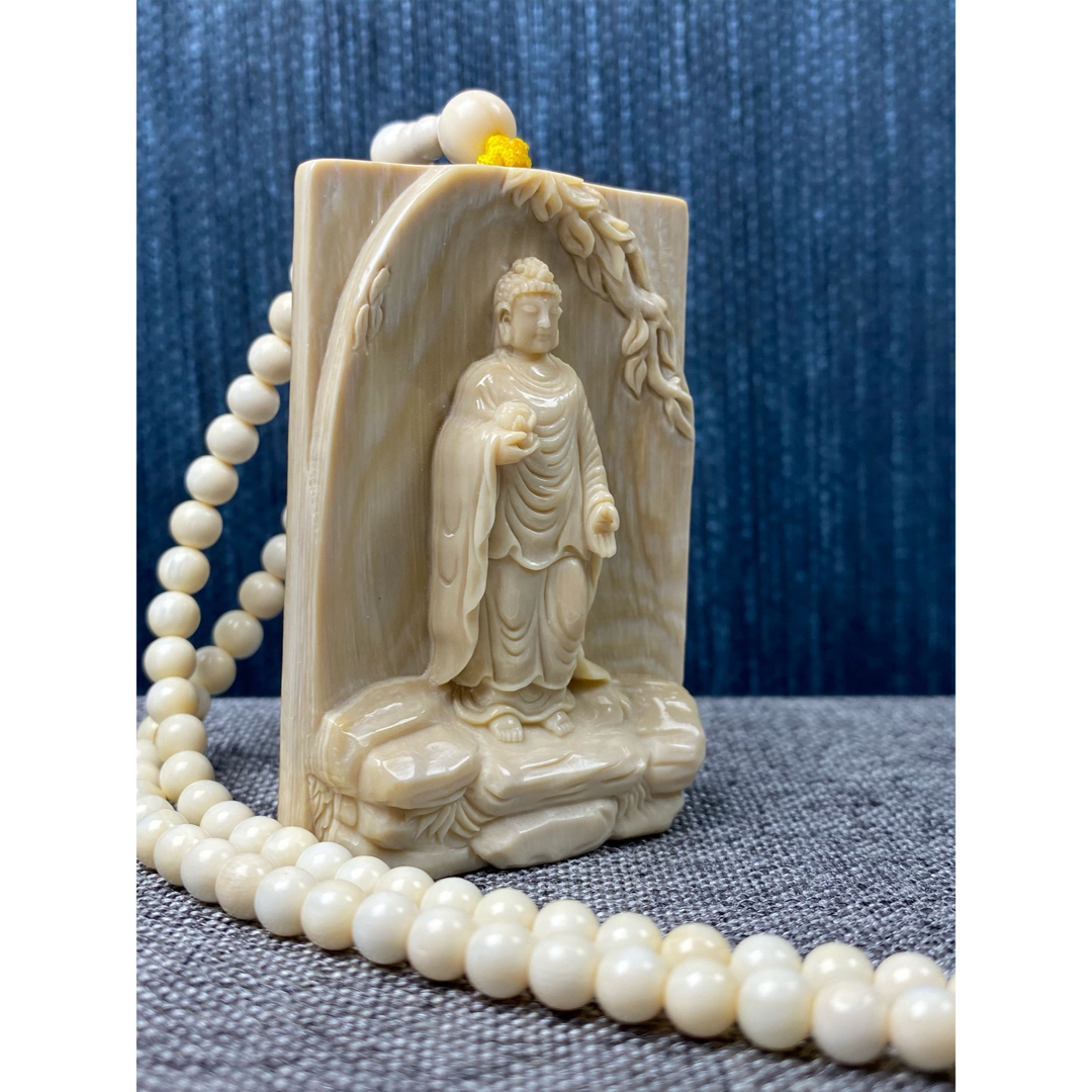 天然マンモス牙美しい手作り彫刻 阿弥陀仏 ネックレス レディースのアクセサリー(ネックレス)の商品写真