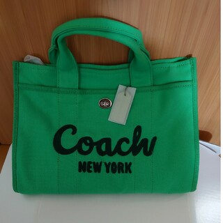 コーチ(COACH)のCOACH　カーゴトート　新品　未使用　緑色　大きな方のバッグ(トートバッグ)
