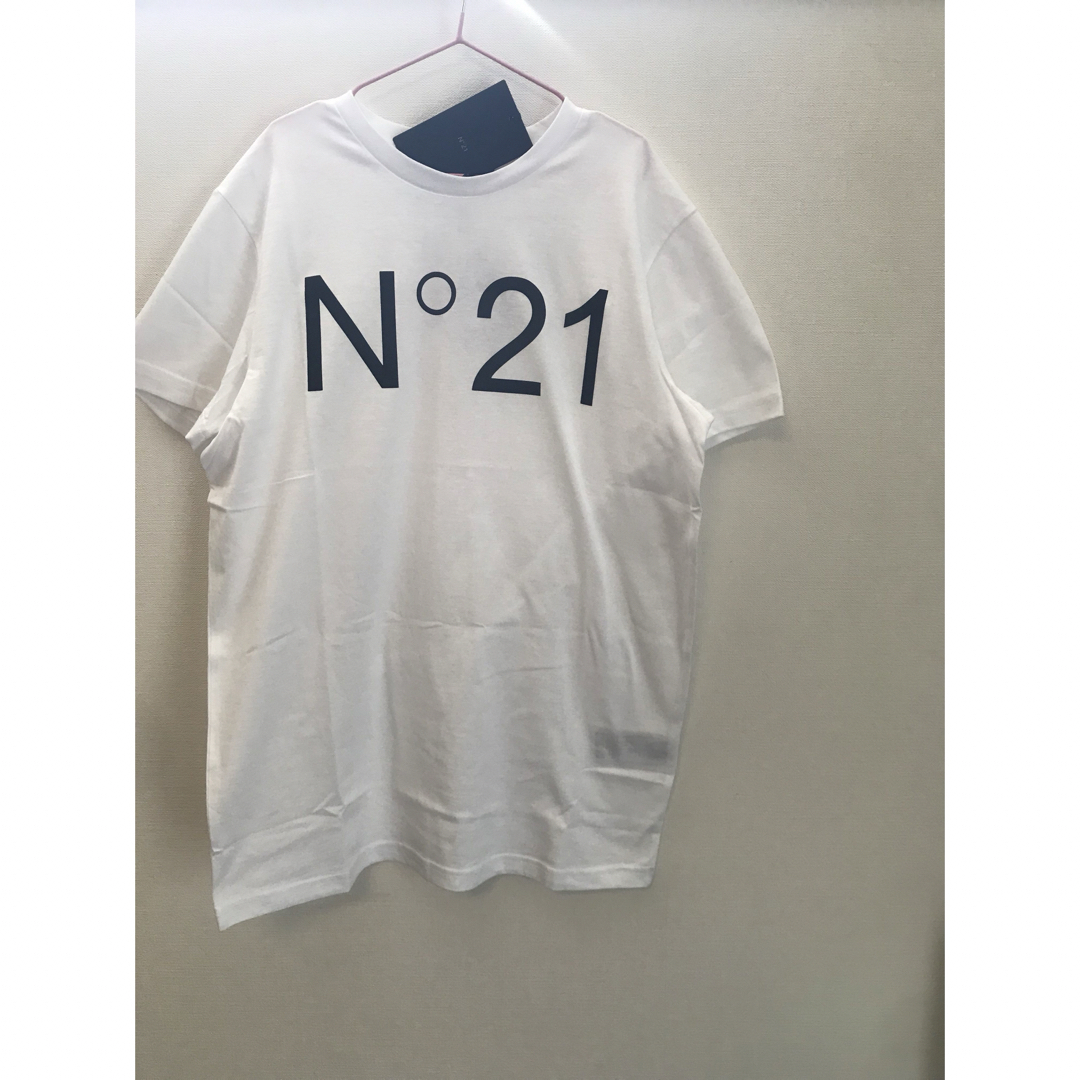 N°21(ヌメロヴェントゥーノ)のN°21 ヌメロヴェントゥーノ　ロゴ　Tシャツ 14Y ホワイト　新品未使用 レディースのトップス(Tシャツ(半袖/袖なし))の商品写真