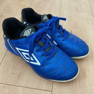 アンブロ(UMBRO)のアンブロ トレーニングシューズ 22.5 ブルー サッカー トレシュー 靴紐 青(シューズ)