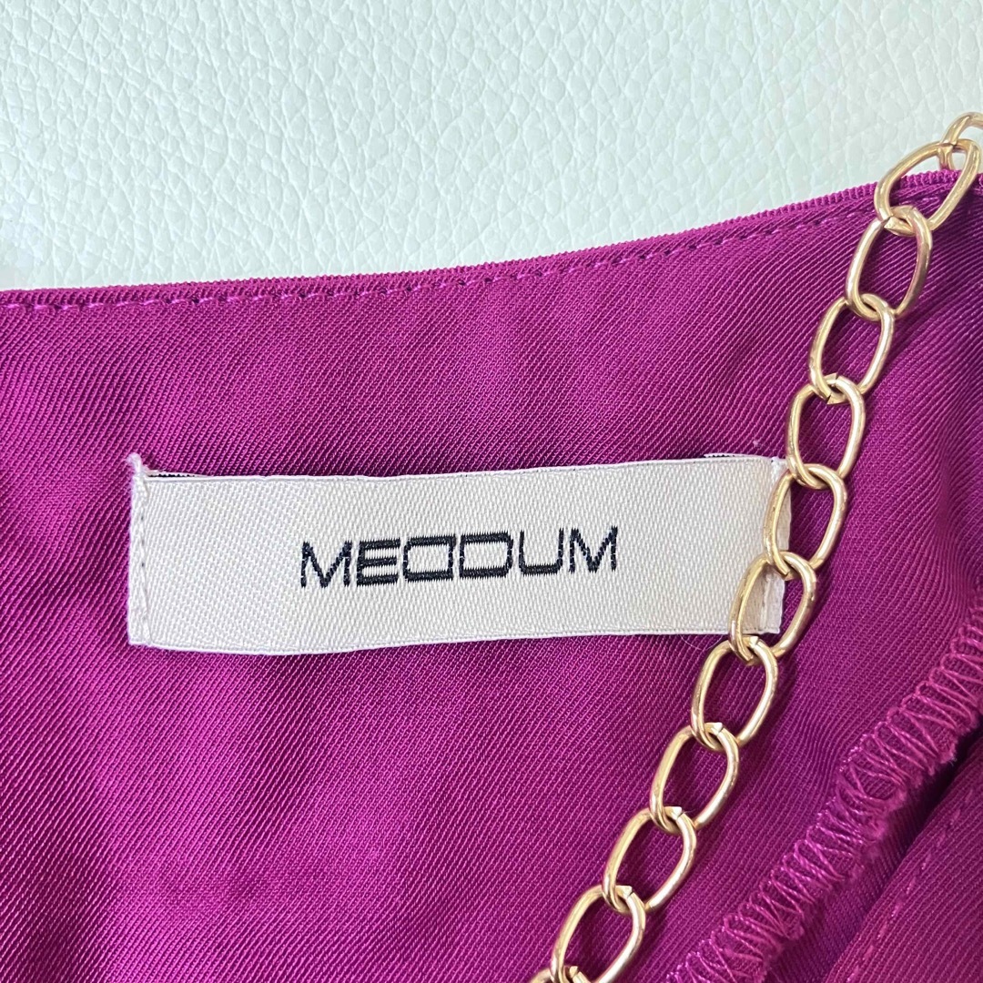 ◆美品◆MEDDUM◆光沢素材◆タック半袖ブラウス◆パープルピンク◆赤紫◆M レディースのトップス(シャツ/ブラウス(半袖/袖なし))の商品写真