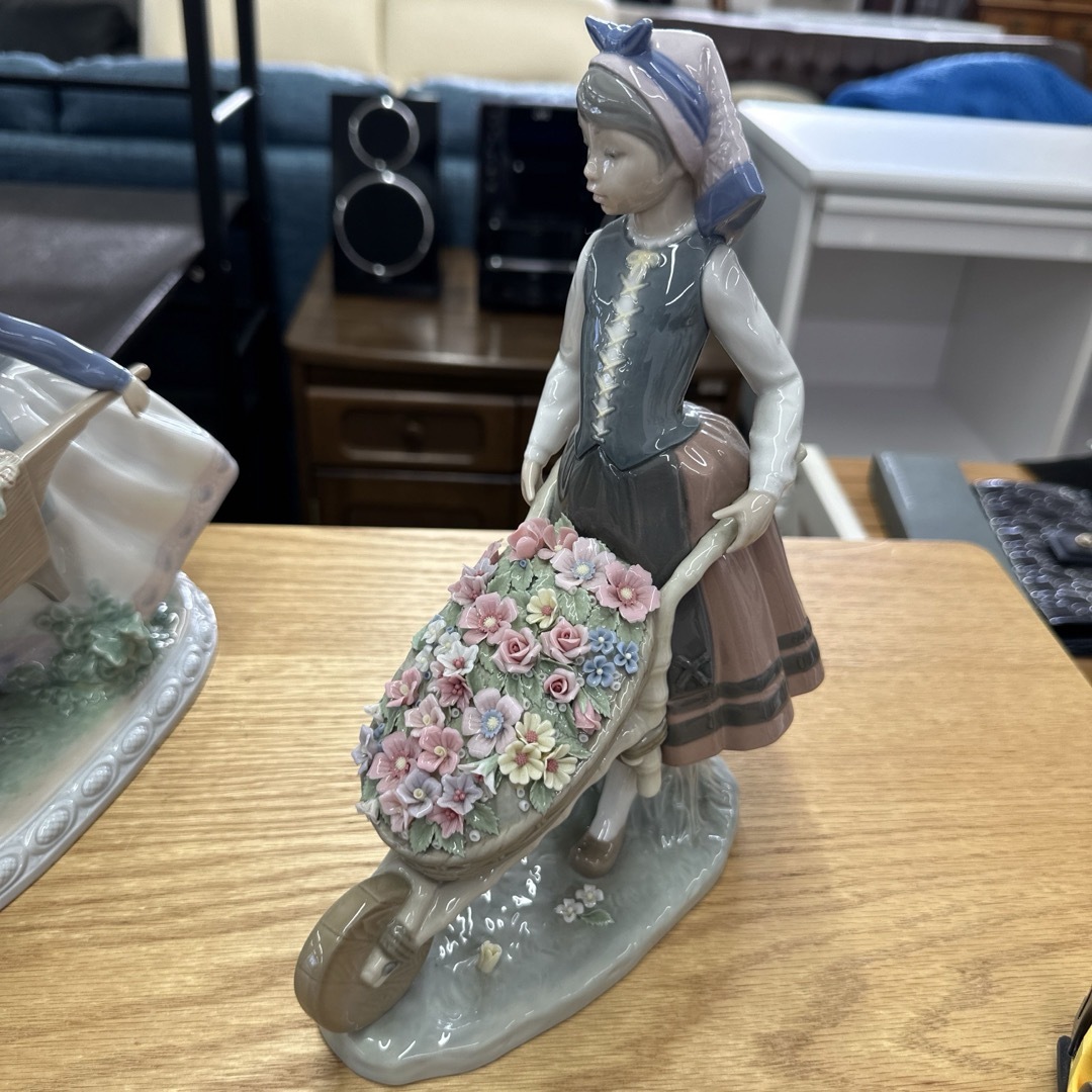 リヤドロ LLADRO 「花車を押す少女」 リヤドロ LLADRO 「花車を押す少女」