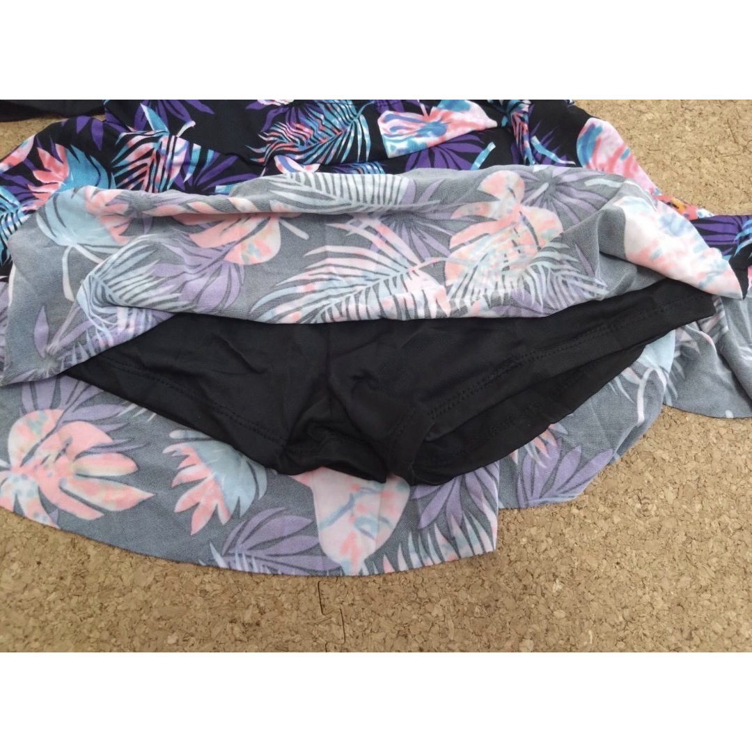 ボタニカル ラッシュガード 水着 上下セット ブラック 日焼け対策 長袖 プール レディースの水着/浴衣(水着)の商品写真