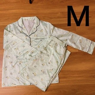 ジーユー(GU)のGU 長袖 りんご柄 サテンパジャマ ルームウェア Ｍサイズ(パジャマ)