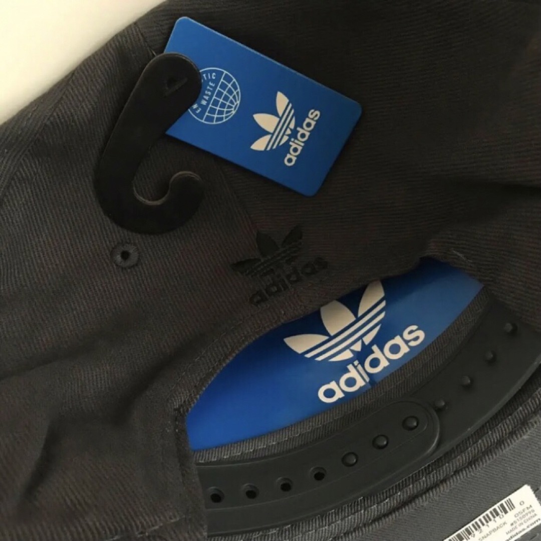 adidas(アディダス)の極レア【新品】adidas アディダス キャップ USA 帽子 グレー メンズの帽子(キャップ)の商品写真