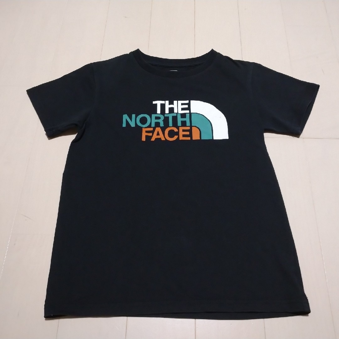 THE NORTH FACE(ザノースフェイス)の【としひと様専用】THE NORTH FACE キッズ Tシャツ 140 黒 キッズ/ベビー/マタニティのキッズ服男の子用(90cm~)(Tシャツ/カットソー)の商品写真