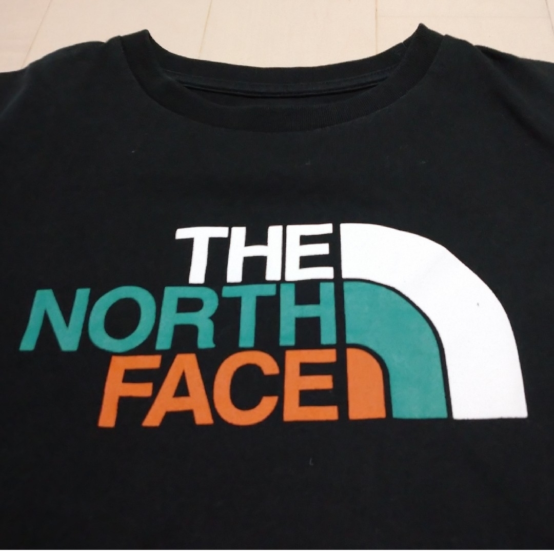 THE NORTH FACE(ザノースフェイス)の【としひと様専用】THE NORTH FACE キッズ Tシャツ 140 黒 キッズ/ベビー/マタニティのキッズ服男の子用(90cm~)(Tシャツ/カットソー)の商品写真