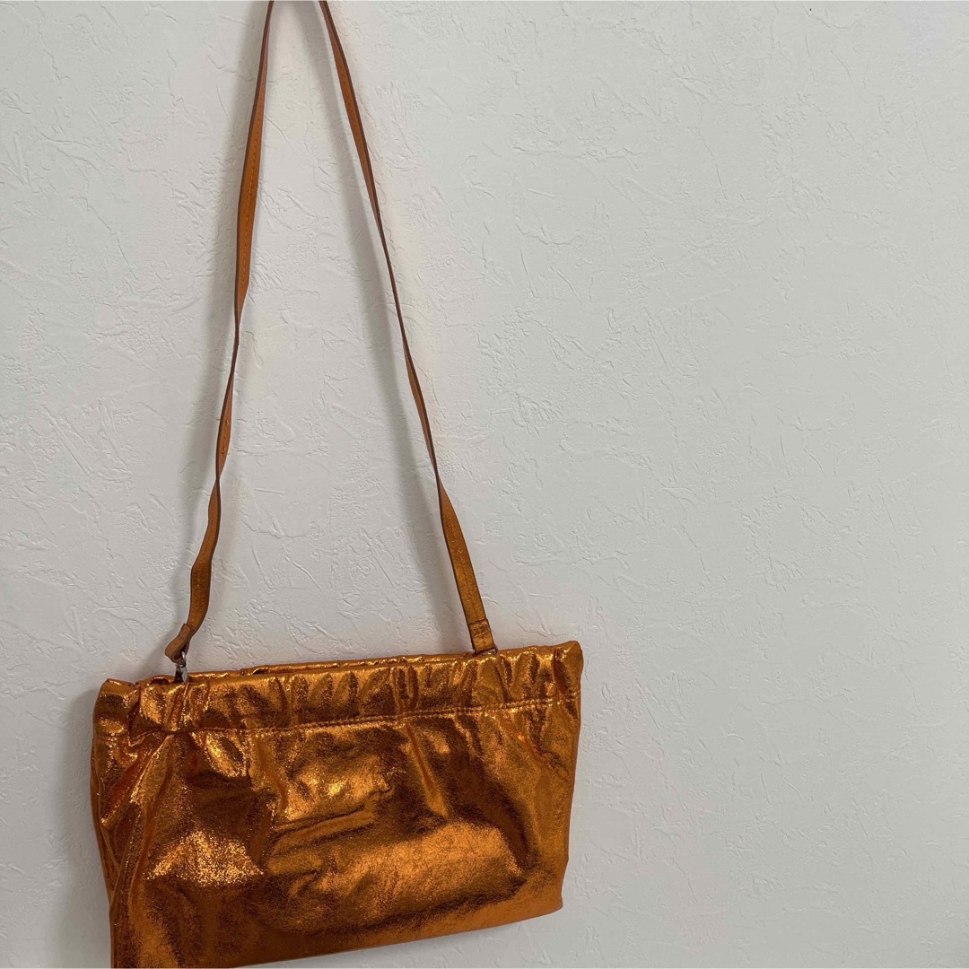 ZARA(ザラ)のZARA メタリック オレンジ バッグ レディースのバッグ(ショルダーバッグ)の商品写真