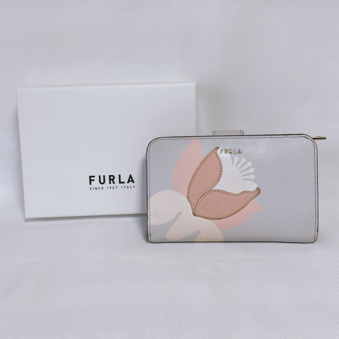 Furla(フルラ)の限定　フルラ　コンパクト財布　二つ折り　バビロン　M　花柄　グレー レディースのファッション小物(財布)の商品写真