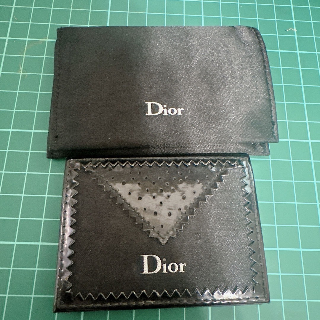 Christian Dior(クリスチャンディオール)の【正規品】ディオール　DIOR 折り畳みミラー　袋付き レディースのファッション小物(ミラー)の商品写真