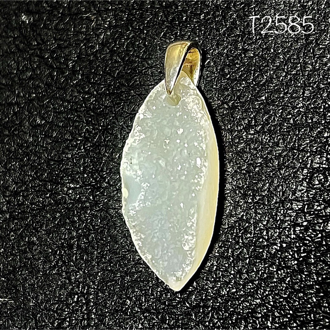 天然石 水晶 ジオード ペンダントトップ（M） レディースのアクセサリー(ネックレス)の商品写真