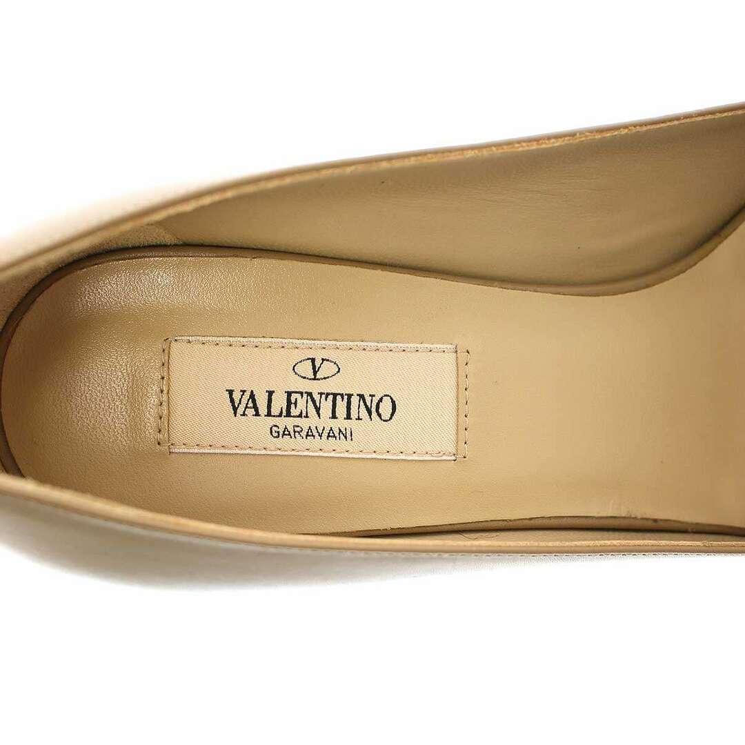 VALENTINO(ヴァレンティノ)のVALENTINO ヴァレンティノ ロックスタッズリボン レザーパンプス  ベージュ 37 レディースの靴/シューズ(ハイヒール/パンプス)の商品写真